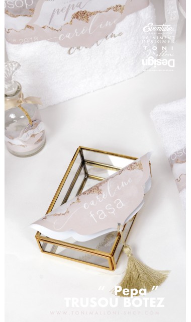 Trusou botez brodat pentru fetite cu o nota eleganta de gold si crem, Pepa 3
